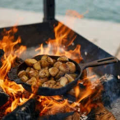 YETI "Cast Iron Skillet" -Traeger Pellet Grills 240078 PDP CastIronSkillet8 Product Overview P2 2x 36be9f99 c8d5 471d b9c7 1d68d1b43caa