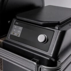 Traeger "IRONWOOD XL" Pellet Grill **ALL NEW** 4 Traeger "IRONWOOD XL" Pellet Grill **ALL NEW** -Traeger Pellet Grills TFB93RLG IronwoodXL CloseUp Controller 9387 WEB 6f342174 f506 4613 9916 28d74610de27