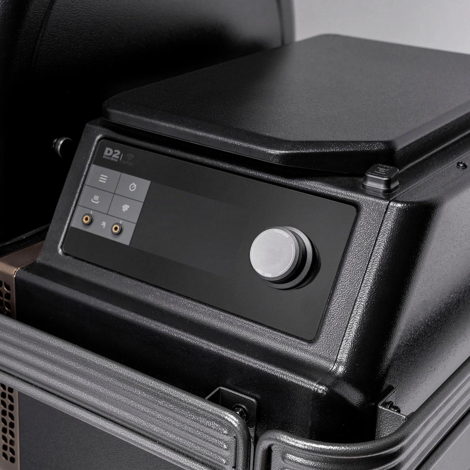 Traeger "IRONWOOD XL" Pellet Grill **ALL NEW** Traeger "IRONWOOD XL" Pellet Grill **ALL NEW** -Traeger Pellet Grills TFB93RLG IronwoodXL CloseUp Controller 9387 WEB 6f342174 f506 4613 9916 28d74610de27