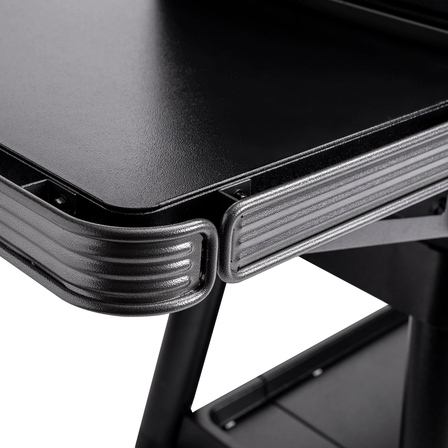 Traeger "IRONWOOD XL" Pellet Grill **ALL NEW** Traeger "IRONWOOD XL" Pellet Grill **ALL NEW** -Traeger Pellet Grills TFB93RLG IronwoodXL CloseUp PALRail z9384 WEB