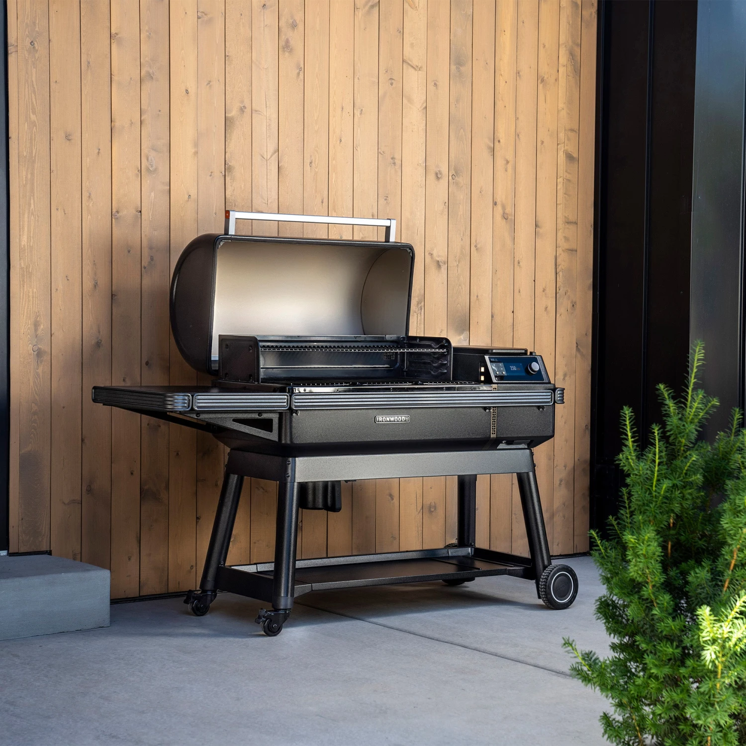 Traeger "IRONWOOD XL" Pellet Grill **ALL NEW** Traeger "IRONWOOD XL" Pellet Grill **ALL NEW** -Traeger Pellet Grills TFB93RLG Ironwood XL Lifestyle 006