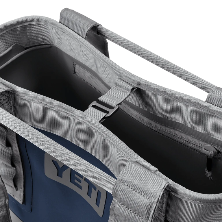 YETI "Camino" 20 - Carryall YETI "Camino" 20 - Carryall -Traeger Pellet Grills YETI Camino 20 Navy Detail Clasp 0418 TransparentBG 2400x2400 10c0497e 8898 4574 874a 33a5dff9bfa9